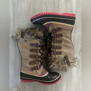 *SOREL* JOAN OF ARCTIC SUEDE LACE UP BOOT* SIZE 7*